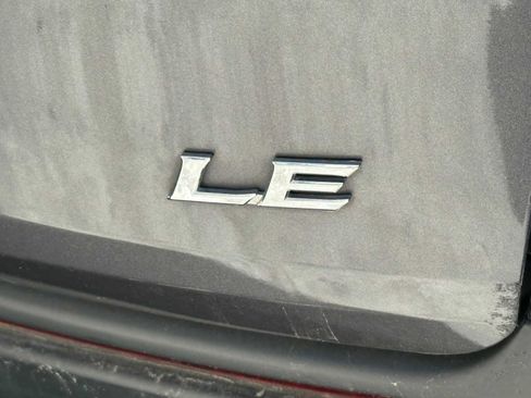 Certified 2025 Toyota Sienna LE FWD image 5