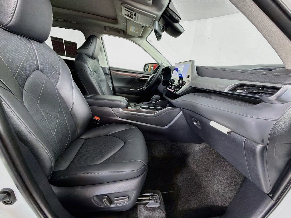 New 2026 Toyota Highlander Platinum AWD/4WD image 30