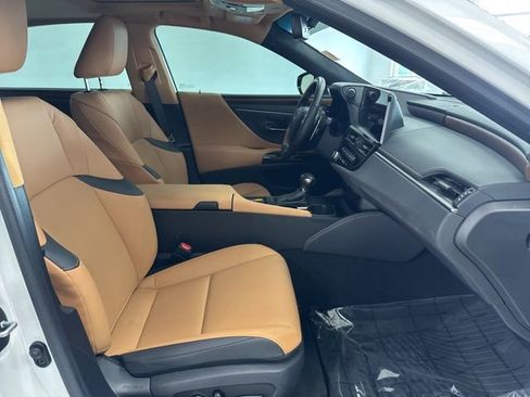 Used 2024 Lexus ES 250 w/ Premium Package image 22