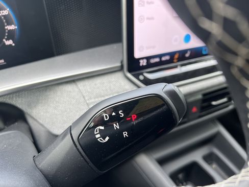 Used 2025 Volkswagen Tiguan S image 24