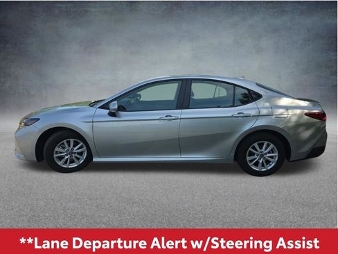 Used 2026 Toyota Camry LE FWD image 9