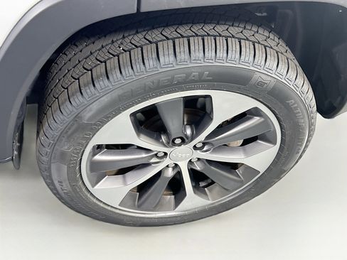 Used 2022 Jeep Cherokee Limited w/ Elite Package image 31