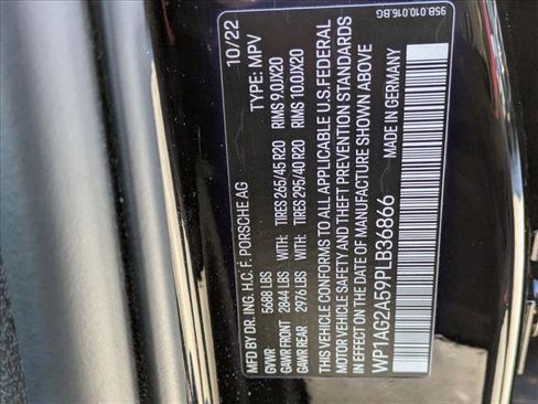 Used 2023 Porsche Macan S image 16