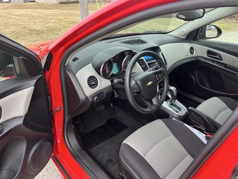 Used 2014 Chevrolet Cruze LS image 11