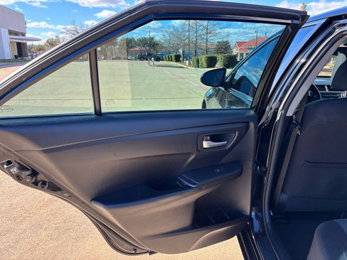 Used 2017 Toyota Camry LE image 22