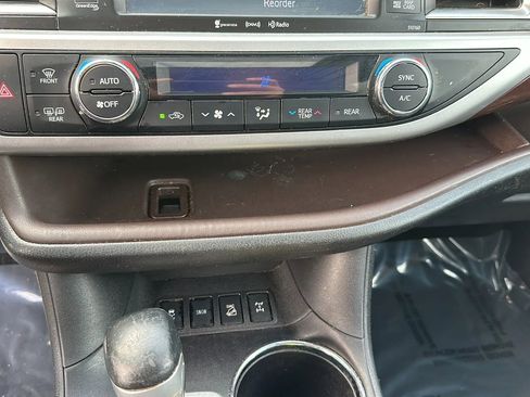 Used 2016 Toyota Highlander Limited image 37