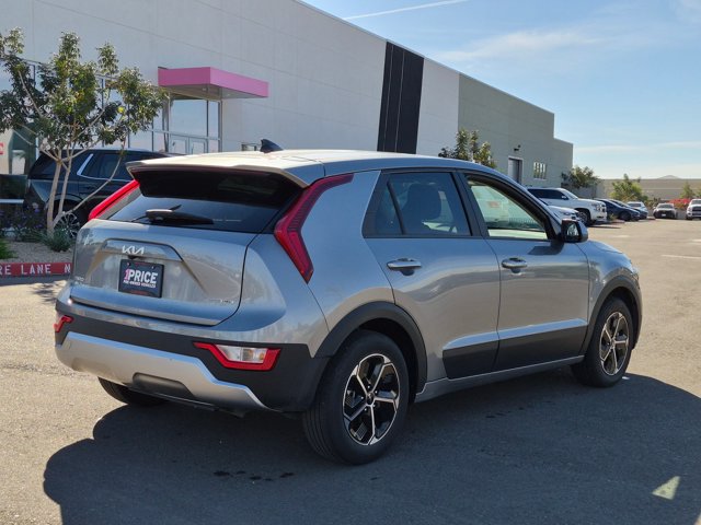 Used 2025 Kia Niro LX FWD image 5