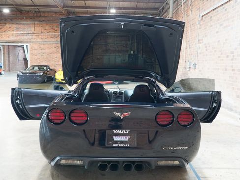 Used 2007 Chevrolet Corvette Coupe w/ Preferred Equipment Group RWD image 30