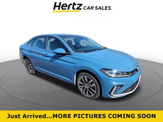 Used 2025 Volkswagen Jetta SE video 1