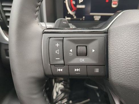 Certified 2025 Nissan Rogue Platinum image 26