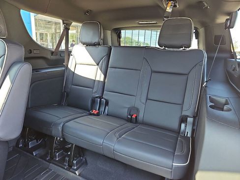 New 2025 Chevrolet Suburban Premier image 8