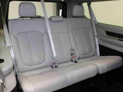 Used 2024 Jeep Wagoneer L Series III w/ Premium Group I AWD/4WD image 10