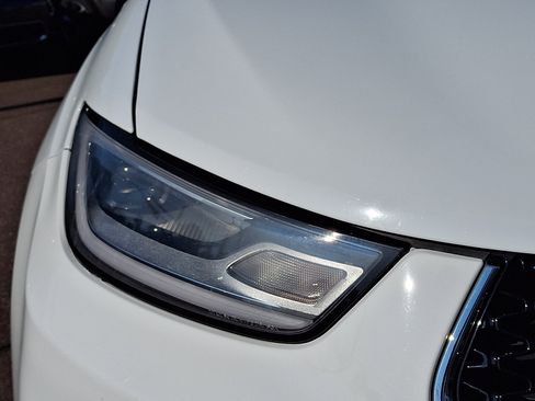 Used 2023 Chrysler Pacifica Touring-L FWD image 9