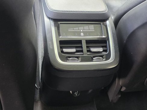 Used 2018 Volvo XC90 T6 Momentum w/ Convenience Package AWD/4WD image 11