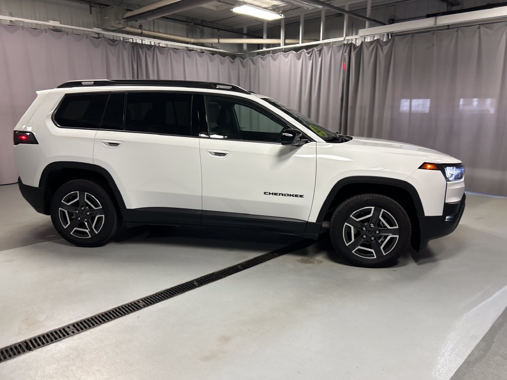 Used 2026 Jeep Cherokee Limited AWD/4WD image 8