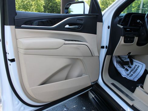 Used 2023 Cadillac Escalade ESV Premium Luxury w/ Performance Package AWD/4WD image 12