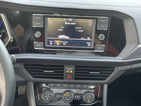 Used 2023 Volkswagen Jetta SE w/ Panoramic Sunroof Package image 22