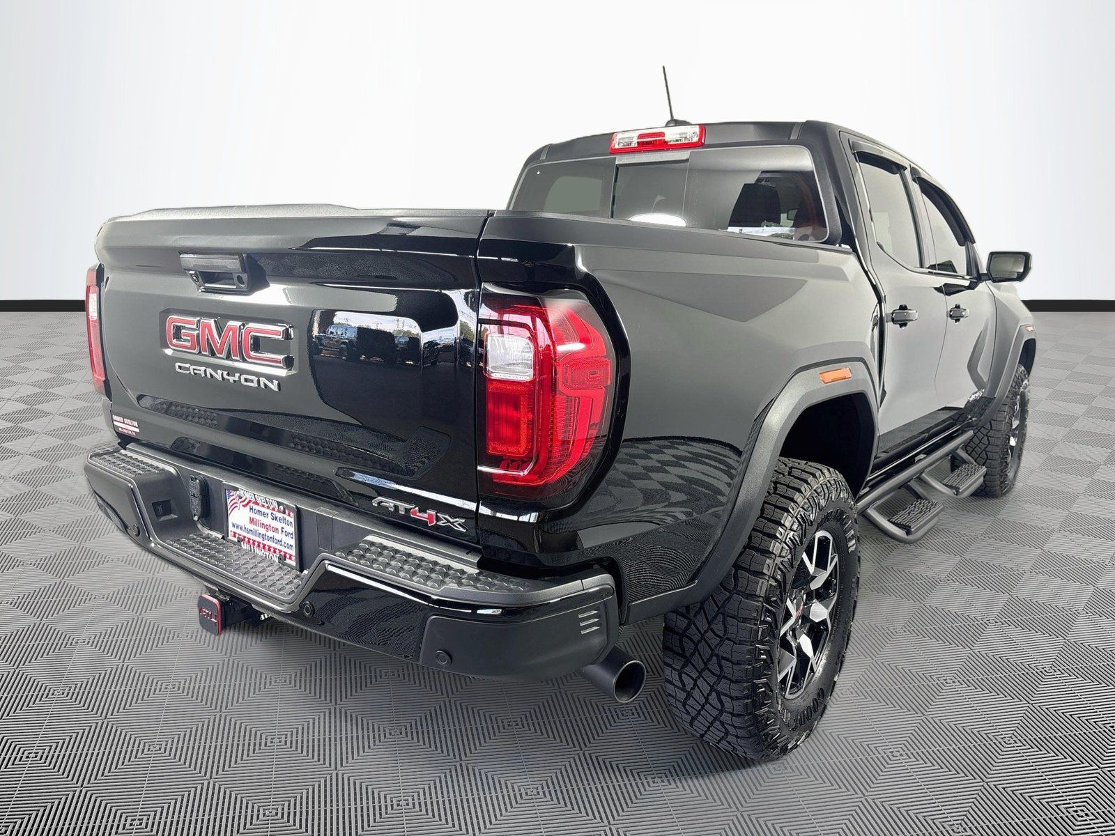 Used 2025 GMC Canyon AT4 w/ AT4X Package AWD/4WD image 7