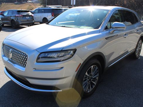 Used 2023 Lincoln Nautilus Reserve image 7