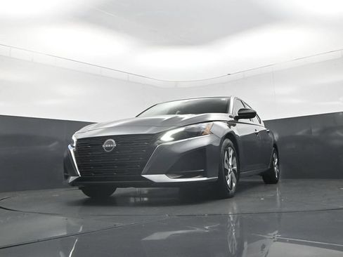 Used 2025 Nissan Altima 2.5 S FWD image 31