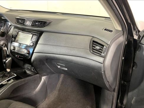 Used 2018 Nissan Rogue S FWD image 19