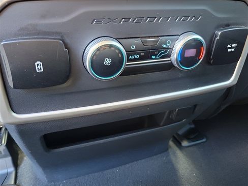 Used 2024 Ford Expedition Max XLT RWD image 12