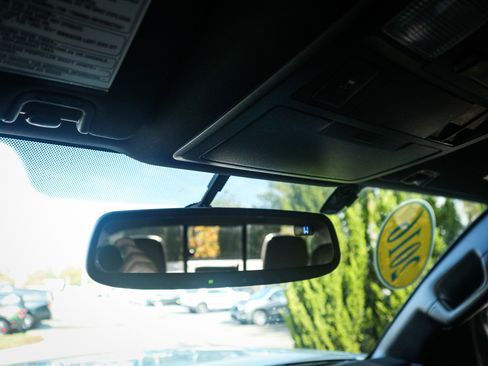 Used 2016 Toyota Tacoma Limited image 27