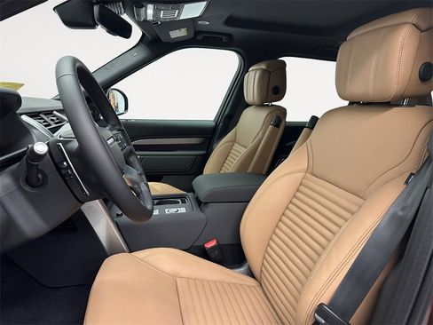New 2026 Land Rover Discovery Limited Edition image 9