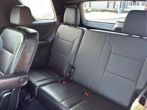 Used 2023 Chevrolet Traverse LT w/ LT Premium Package AWD/4WD image 11