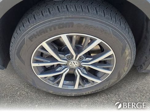 Used 2019 Volkswagen Tiguan SE w/ Panoramic Sunroof Package image 10