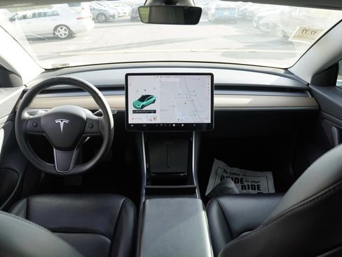 Used 2019 Tesla Model 3 Standard Range Plus image 17