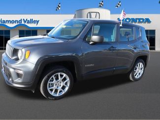 Used 2023 Jeep Renegade Latitude video 3