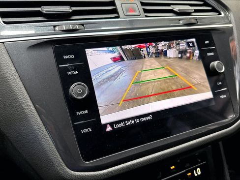 Used 2023 Volkswagen Tiguan SE FWD image 17