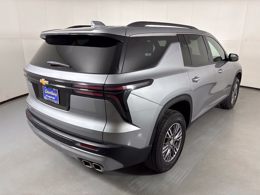 Used 2025 Chevrolet Traverse LT FWD image 8