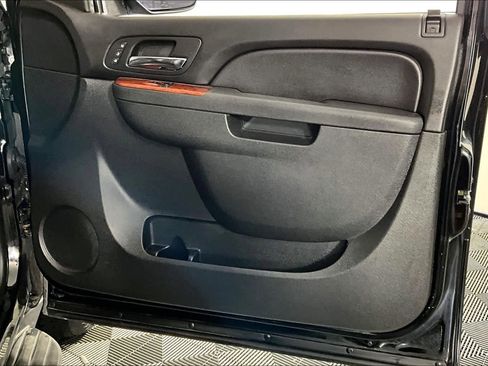 Used 2013 Chevrolet Avalanche LTZ image 22