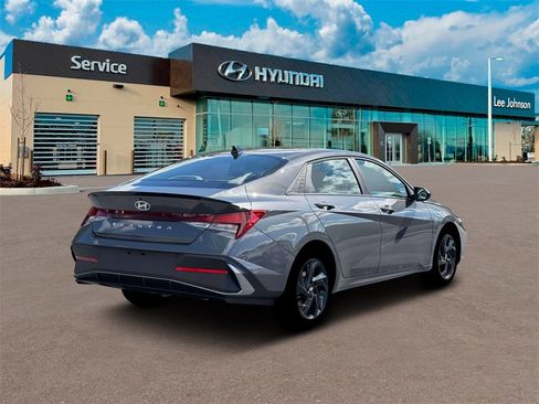 New 2026 Hyundai Elantra Sport image 7