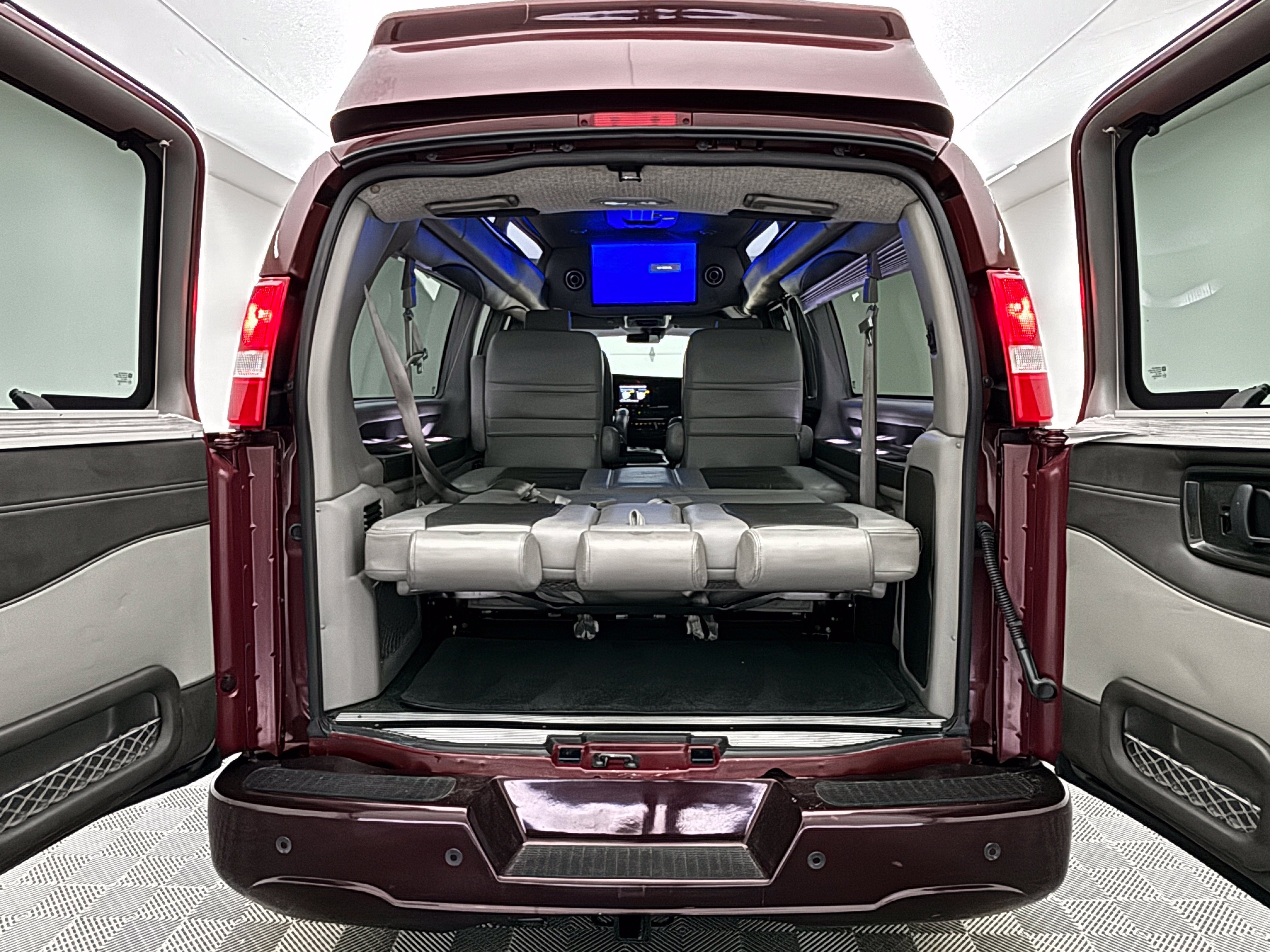 Used 2020 GMC Savana 2500 Extended w/ Enhanced Convenience Package RWD image 12