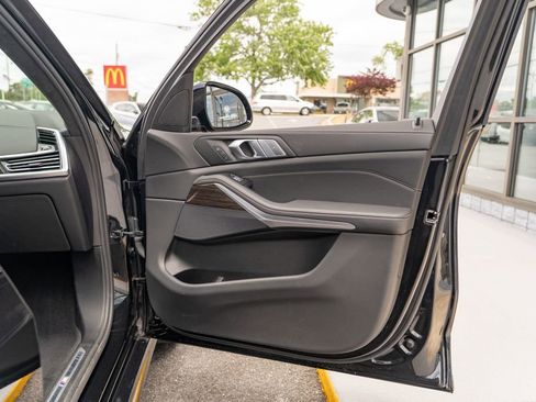 Used 2021 BMW X7 xDrive40i w/ M Sport Package AWD/4WD image 21
