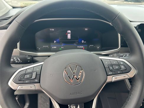 New 2026 Volkswagen Taos SE FWD image 9