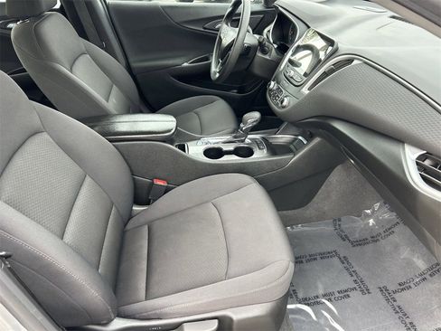 Used 2024 Chevrolet Malibu LT image 9