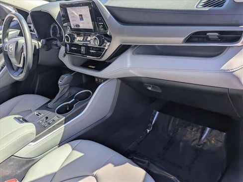 Used 2023 Toyota Highlander XLE image 20