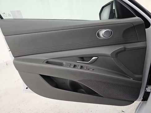 Used 2024 Hyundai Elantra SE FWD image 31