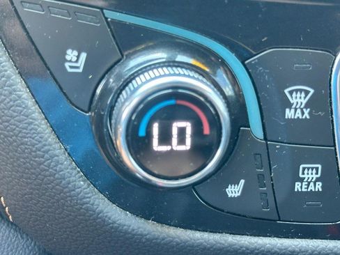 Used 2023 Chevrolet Equinox Premier AWD/4WD image 23