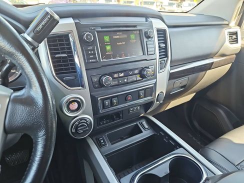 Used 2019 Nissan Titan SV AWD/4WD image 19