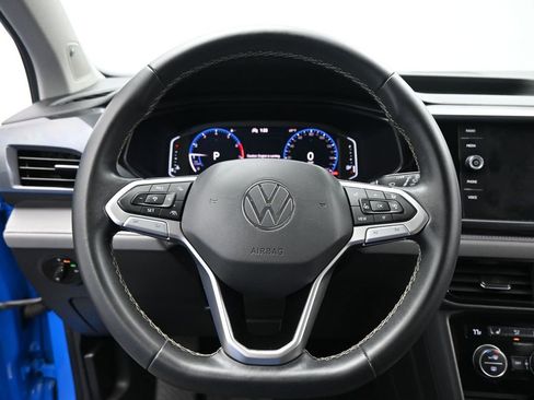 Used 2022 Volkswagen Taos SEL w/ Panoramic Sunroof Package image 12