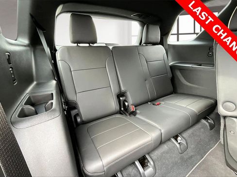 Used 2023 Chevrolet Traverse Premier image 28