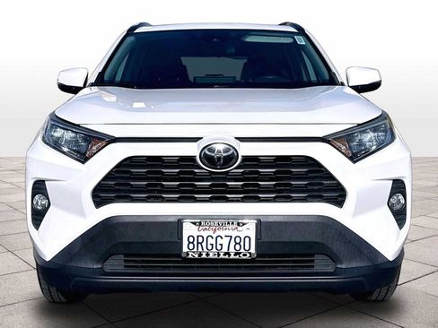 Used 2019 Toyota RAV4 XLE AWD/4WD image 3