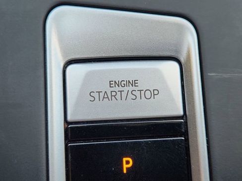 Used 2024 Volkswagen Atlas SE image 16