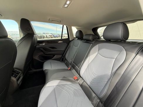 Certified 2025 Volkswagen Tiguan SE FWD image 16