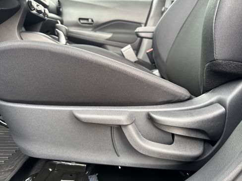 New 2025 Nissan Kicks Play S image 10